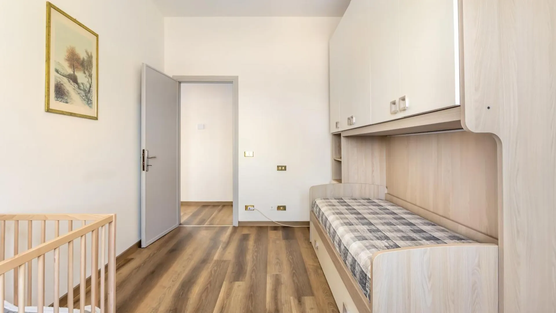 Modern Apt Near Lucca With Private Garden And Parking Capannori 0*,  Itálie